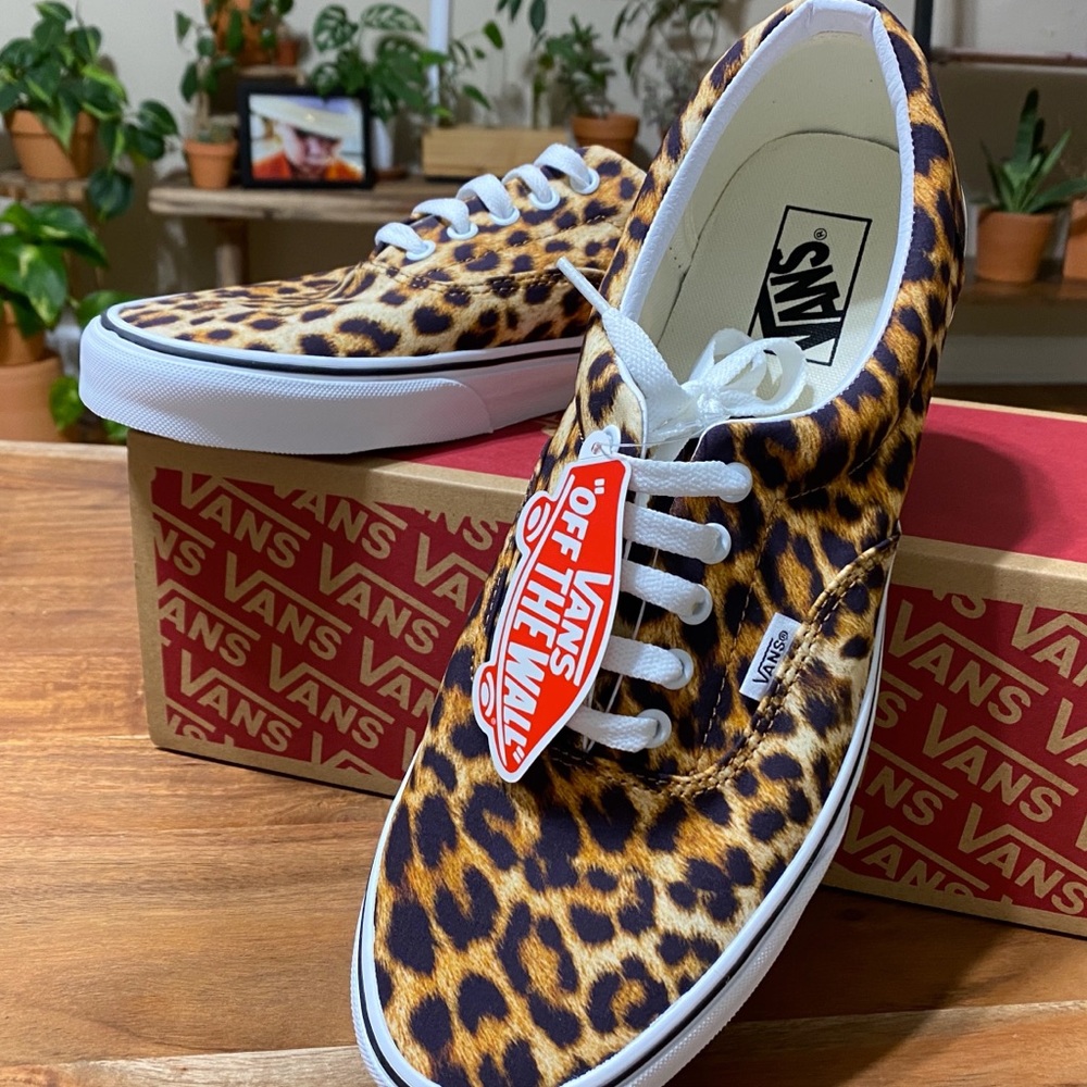 ✨NWOB✨ Men’s Leopard Era Vans